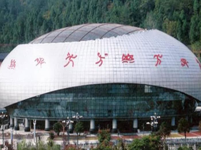 襄阳体育中心球形网架加工安装